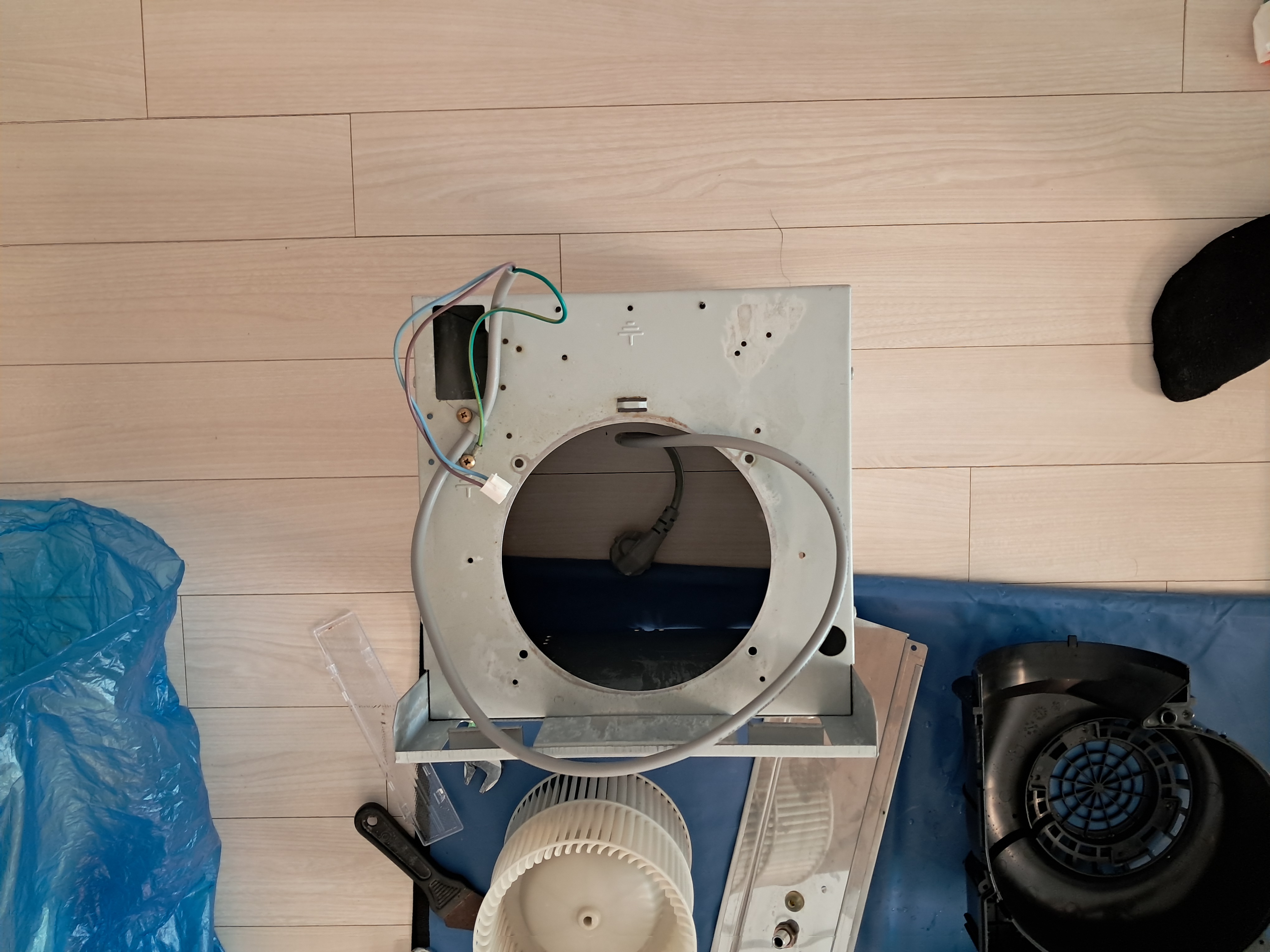 주방 후드 청소 후 깨끗해진 상태